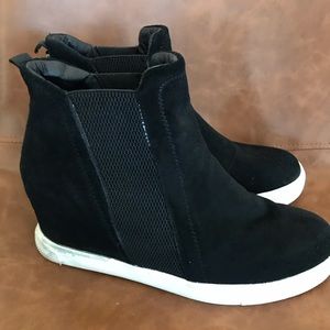 Steve Madden platform/ wedge tennis shoe 10